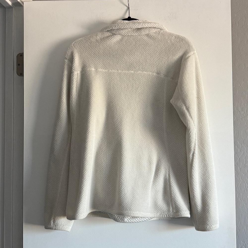 Patagonia Women's cream pullover - Picture 3 of 3